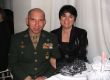 O General de Brigada Dcio Luis Schons, acompanhado pela esposa