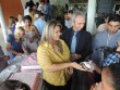 Primeira Dama Gabriela e o prefeito Paulo serviram tortas para os noivos, padrinhos e convidados. 