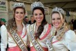 As Soberanas: Ao centro a Rainha Juliana, ladeada por Melisa (E) e Tas (D)