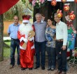 Secret�rio Orlando, Rui Beise, Gabriela e Paulo Butzge, com o Papai Noel