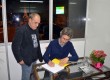 Noite de autografos, com o secret�rio Orlando e o patrono Vitor Ramil