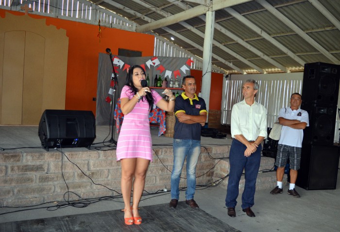 Milene Pavor� prestigia Festival art�stico em Candel�ria 