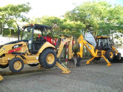 Recebimento da Retroescavadeira � PAC 2