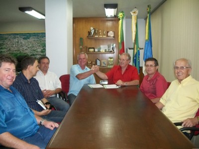 Vice-prefeito Rui Beise assume o cargo do prefeito Lauro Mainardi