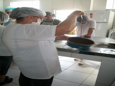 Inicia a capacita��o e fabrica��o dos chocolates para a Chococande