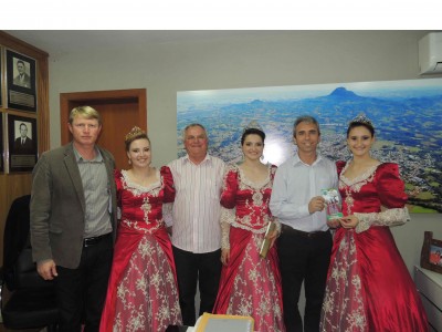 Comitiva de Vale Verde convida prefeito Paulo Butzge para anivers�rio