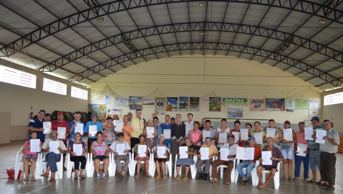 40 Fam�lias beneficiadas com regulariza��o fundi�ria