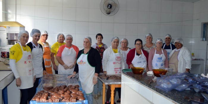Chococande inicia produ��o de chocolates