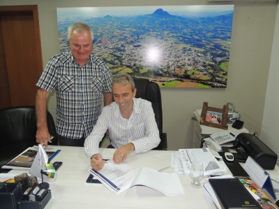 Paulo Butzge transmite cargo ao vice Prefeito Rui Beise