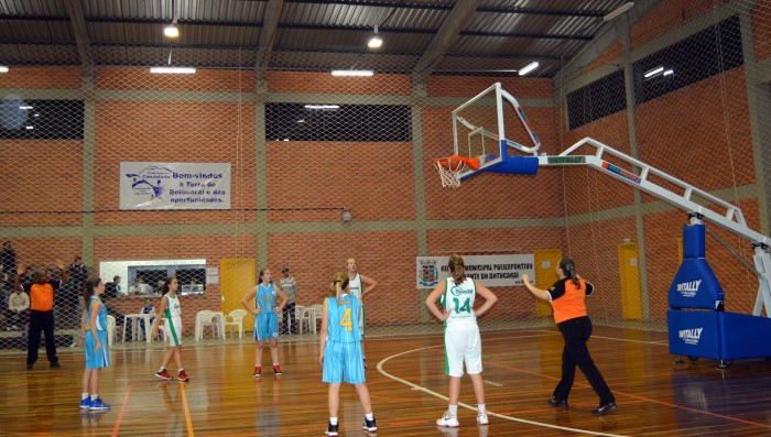 Basquete adulto � atra��o no Gigante do Botucara�