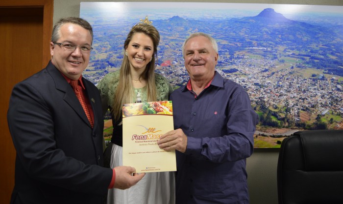 Comitiva de Ant�nio Prado convida para Fenamassa