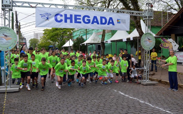 Comunidade atende convite  e participa ativamente do 1 Circuito de Corrida Rota dos Dinossauros em Candelria.