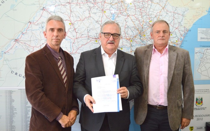 Prefeito solicita recupera��o da estrada da prainha