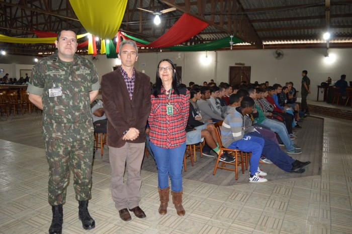 Exercito recruta jovens candelarienses