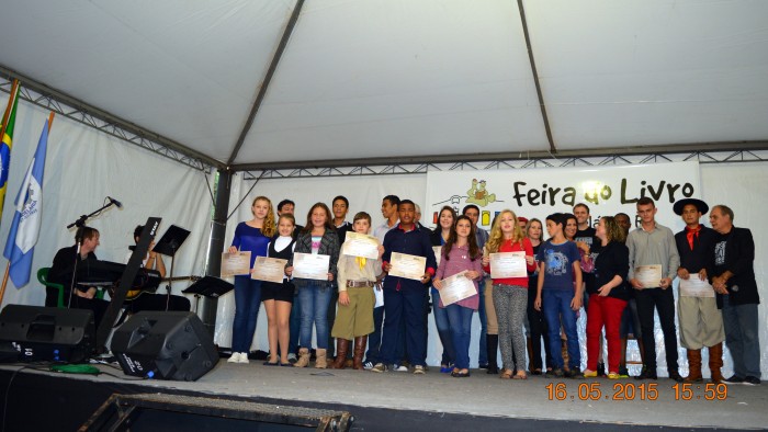 13� Feira do Livro encerra com Festival da Can��o Estudantil