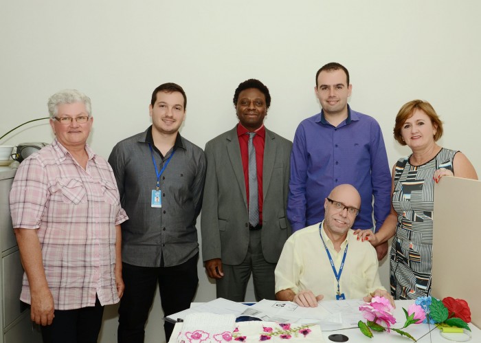 Candelarienses encaminham Carteira do Artes�o no munic�pio