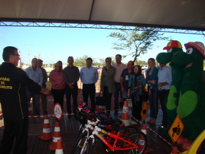 Entrega oficial da �Escolinha de Tr�nsito�