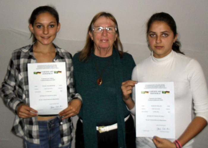 Alunas da EMEF S�o Paulo participam de concurso de leitura em l�ngua alem�