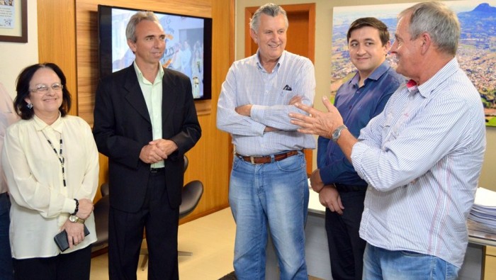 Luiz Carlos Heinze destina verba para a sa�de