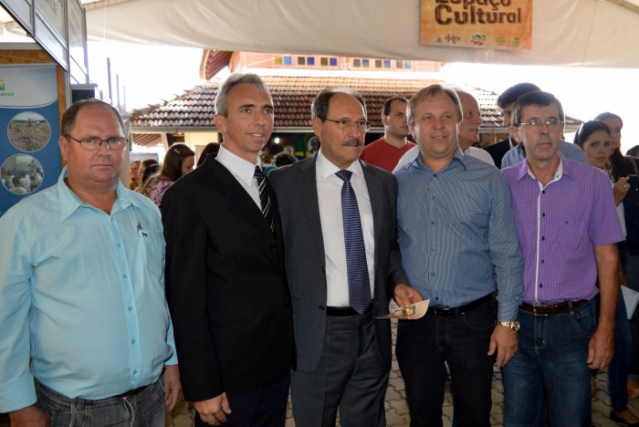 Paulo Butzge participa da abertura da 15� Expoagro