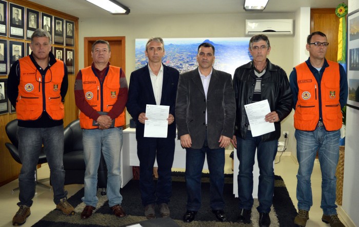 Recuperao da estrada  da Rebentona 