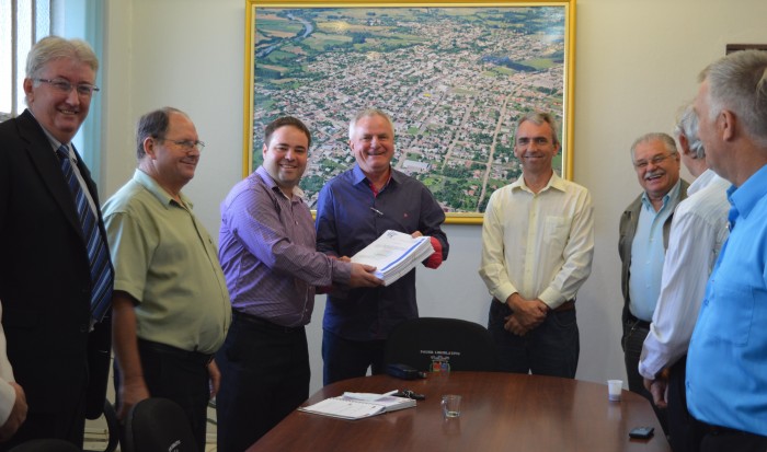 Rui Beise entrega or�amento para 2016