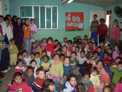 Candelria Cidad faz doao para a Creche Municipal