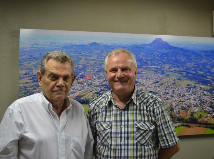 Prefeito Rui Beise recebe visita do ex prefeito Moacir Thume 
