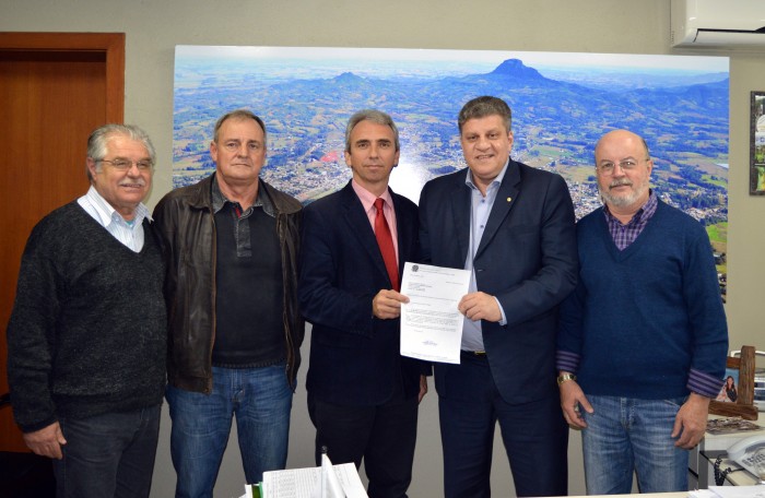 Emenda Parlamentar garante gin�sio na Picada Escura