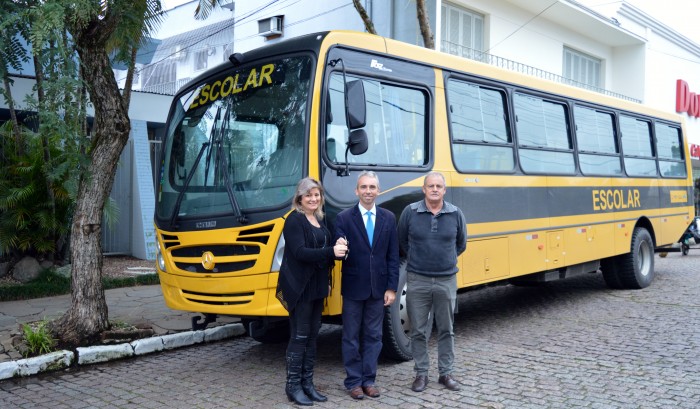 Caminho da escola contempla �nibus para Candel�ria