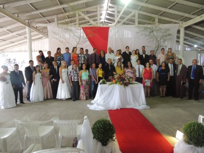 Dia de festa para 22 casais com o Casamento Coletivo em Candel�ria