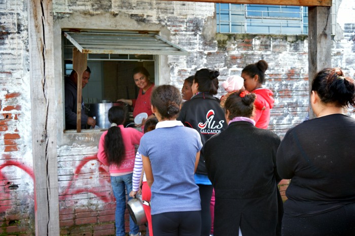 Sop�o do Carinho come�a a ser distribu�do