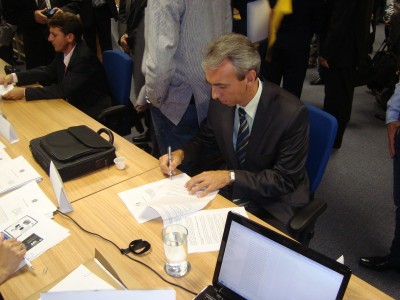 Paulo Butzge assina acordo para Cidade Digital