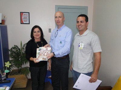 Celulose Riograndense entrega cadernos em Candel�ria