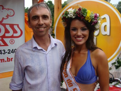  Juliana Ziemann de Candel�ria,  � a nova Musa do Sol