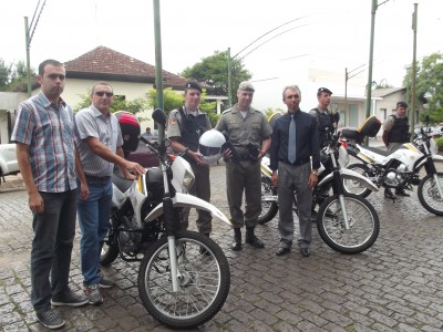 Prefeito Paulo Butzge faz doa��o de equipamentos de seguran�a.