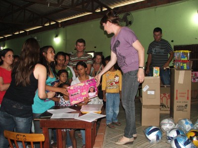 CTA Continental distribui cartas de retorno e brinquedos aos funcion�rios