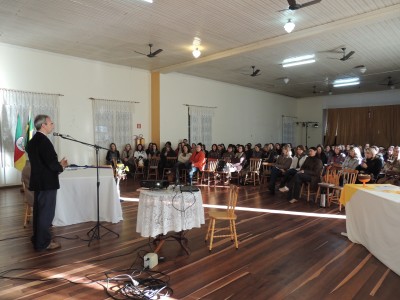 FORMA��O CONTINUADA PARA OS PROFISSIONAIS DE EDUCA��O  INFANTIL 