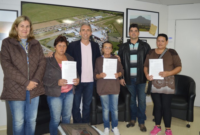 Mais quatro casas entregues na Ewaldo Prass