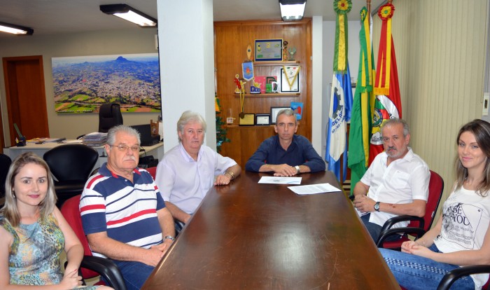 Munic�pio recebe �rea de terra para novo pr�dio da UBS Marilene