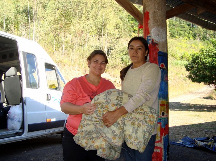 Gabinete da Primeira dama distribui agasalhos