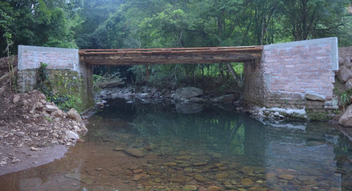 Secretaria de Obras conclui ponte nova no Quilombo e realiza melhoramentos