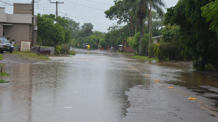 Rio Pardo continua subindo e causa preocupa��o em Candel�ria