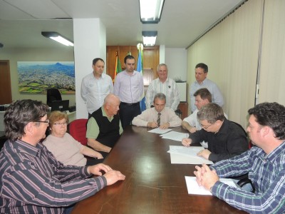 Prefeitura compra �rea para a Beira Rio