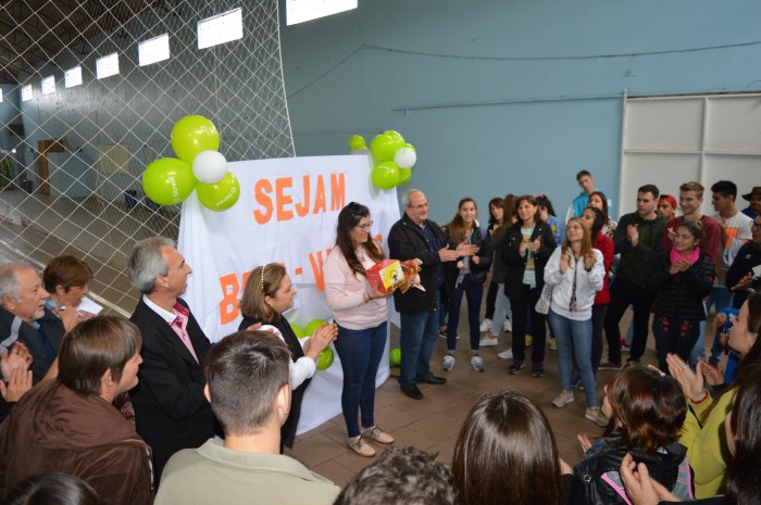  Estudantes e professores argentinos vem � regi�o  conhecer o modelo das cooperativas escolares 