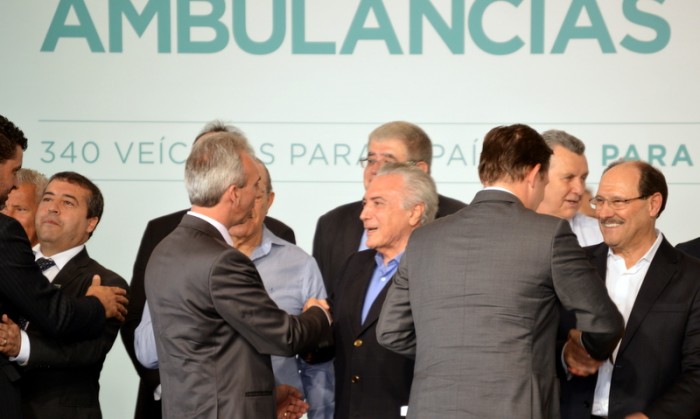 Prefeito Paulo Butzge recebe ambul�ncia para o SAMU