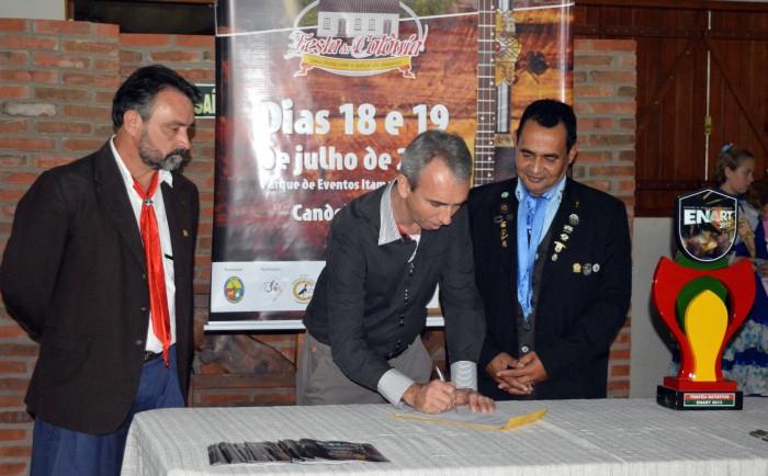 Paulo assina conv�nio para realiza��o da etapa regional do  ENART
