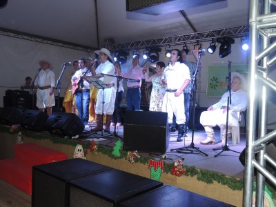 �Os Fagundes� encerram as apresenta��es do Natal das Candeias 2013. 