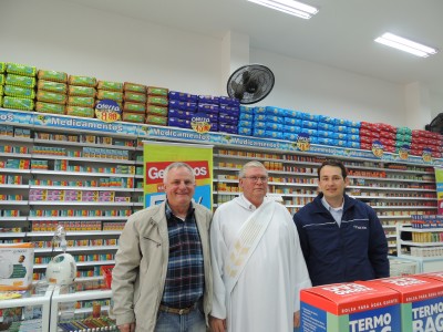 Vice prefeito prestigia  re-inaugura��o de farm�cia