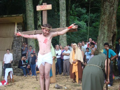 Encena��o da �Paix�o e Morte de Cristo� emociona novamente